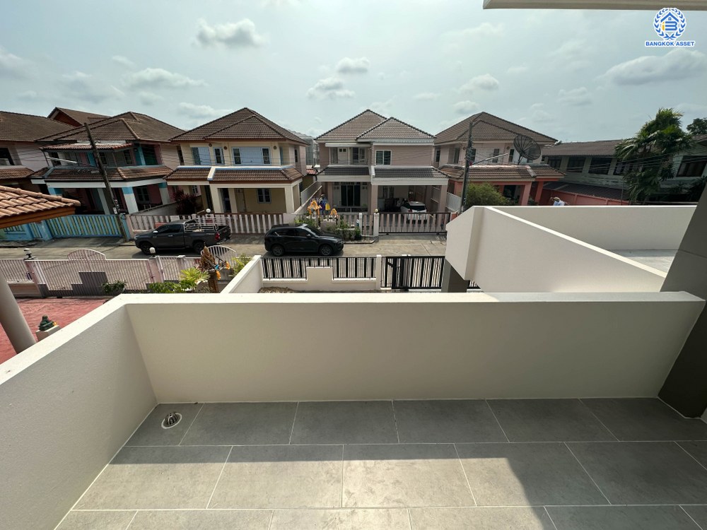 บ้านมือสองตกแต่งใหม่ โครงการ มณธานี บางแค ดีไซน์หรูหรา เนื้อที่กว้าง 63.90 ตร.ว. ฟังก์ชัน 3 ห้องนอน 3 ห้องน้ำ 2 ที่จอดรถ ฟังก์ชันครบตอบทุกไลฟ์สไตล์ บนทำเลศักยภาพ เชื่อมต่อถนนกาญจนาภิเษก ใกล้เดอะมอลล์บางแค ใกล้รถไฟฟ้าสายสีน้ำเงิน "สถานีหลักสอง" และจุดขึ้นทางด่วน "กาญจนาภิเษก"